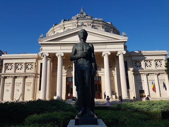 Statuia lui Mihai Eminescu din București