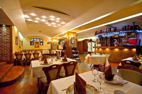 ARCADE Restaurant & Wine
