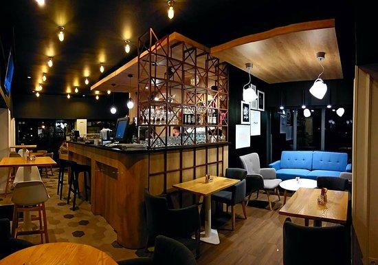 Petit Cafe