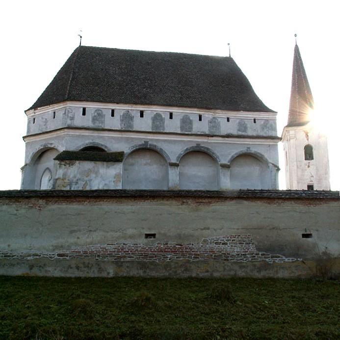 Biserica fortificată din Cloașterf