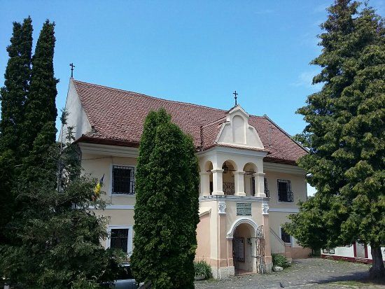 Prima școală românească