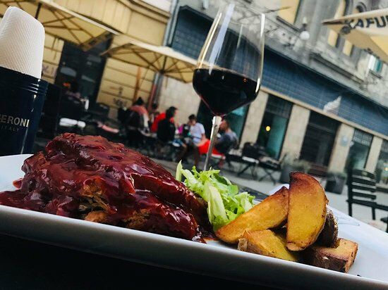 Jolie Bistro